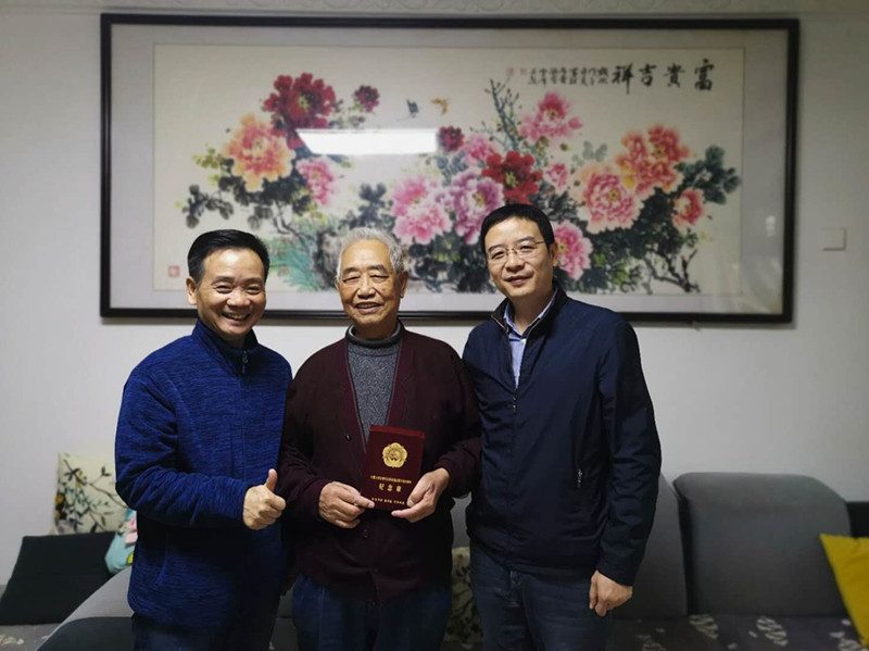糧油集團黨委副書記、副總經(jīng)理、工會主席王暉 看望慰問抗美援朝老同志
